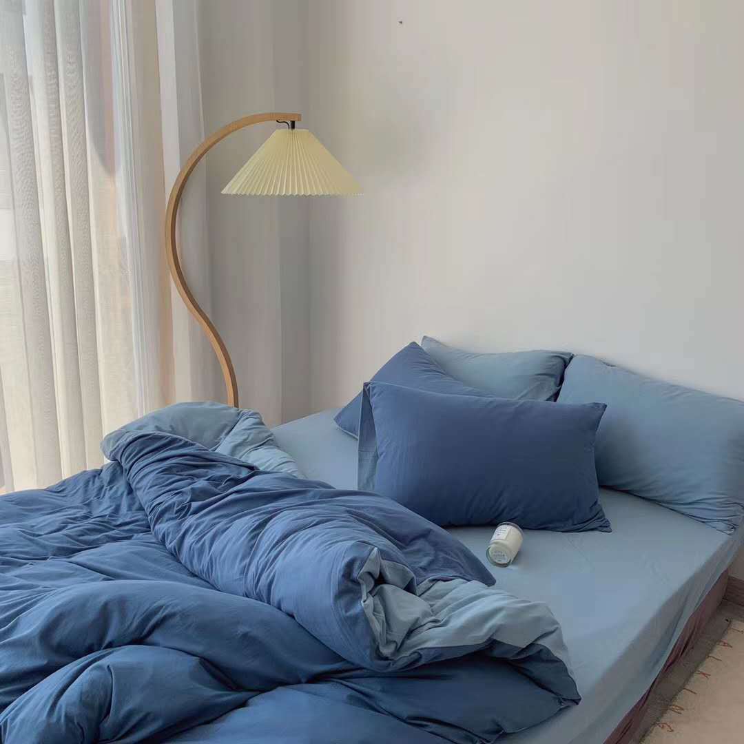 Sábana de cama moderna, sencilla y con colores pigmentados.