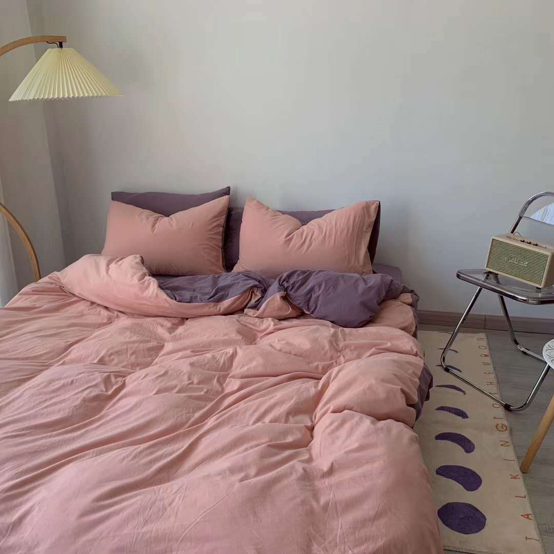 Sábana de cama moderna, sencilla y con colores pigmentados.