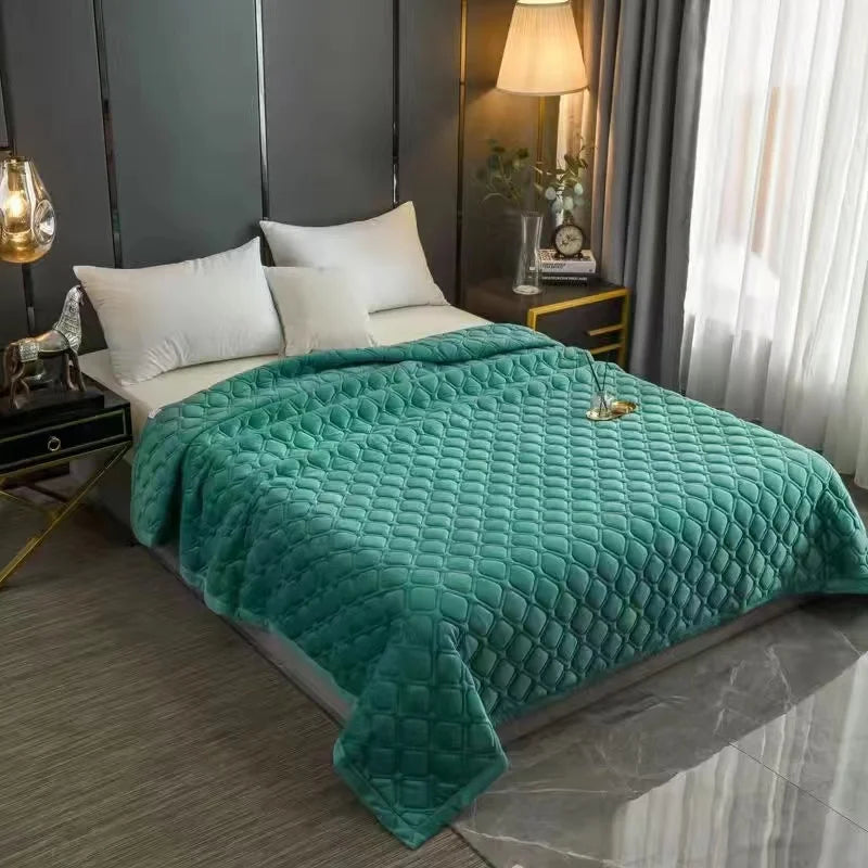 Solid Color Soft Velvet Quilted Bed Cover Blanket Short Plush Sofa Towel King Queen Size Anti-slip Bed Sheet 270x230cm Bedspread