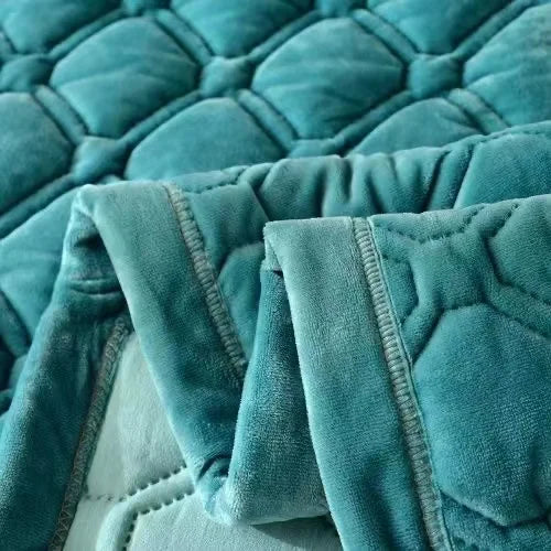 Solid Color Soft Velvet Quilted Bed Cover Blanket Short Plush Sofa Towel King Queen Size Anti-slip Bed Sheet 270x230cm Bedspread