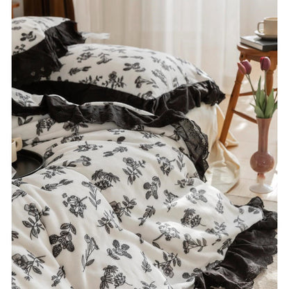Conjunto retro de cuatro piezas de terciopelo leche con encaje blanco y negro para otoño e invierno.